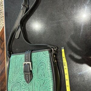 Should bag with matching wallet.